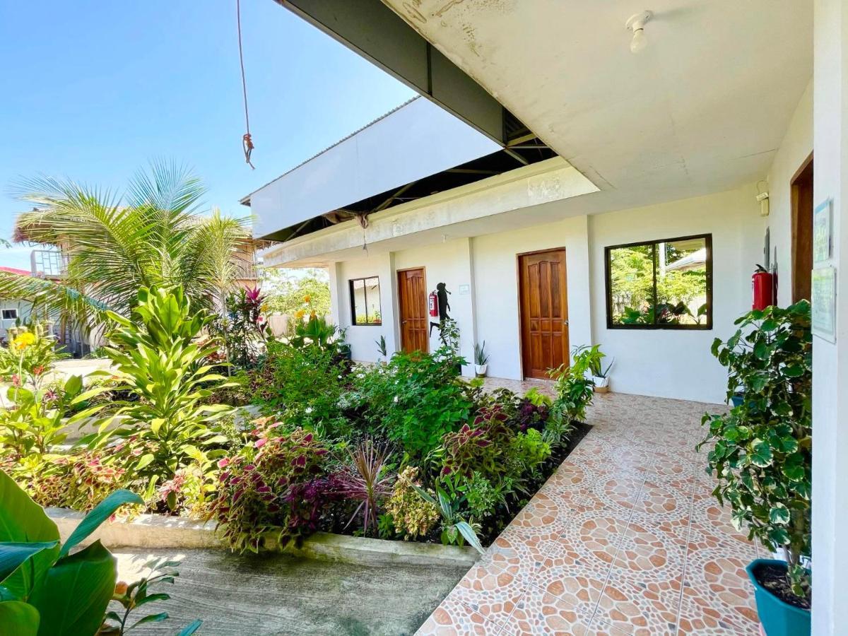 Ananas Guesthouse モアルボアル エクステリア 写真